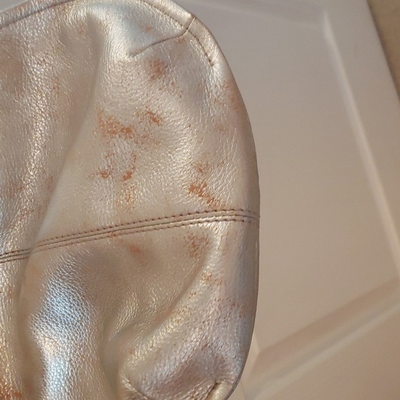 B. Makowsky Silver Distressed Leather Crossbody Handbag - Picture 9 of 13